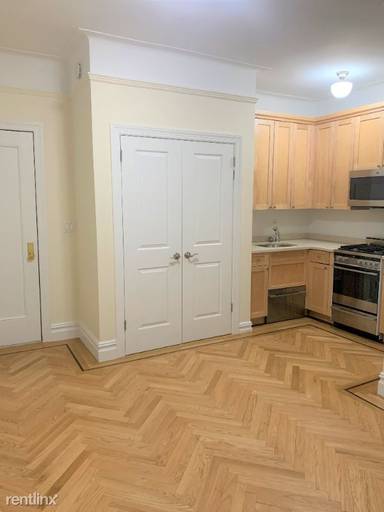 Main picture of 117 W 13th St