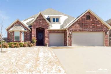 Main picture of 3895 Baltic St