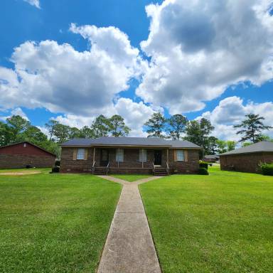 Main picture of 1010 Davidson Dr