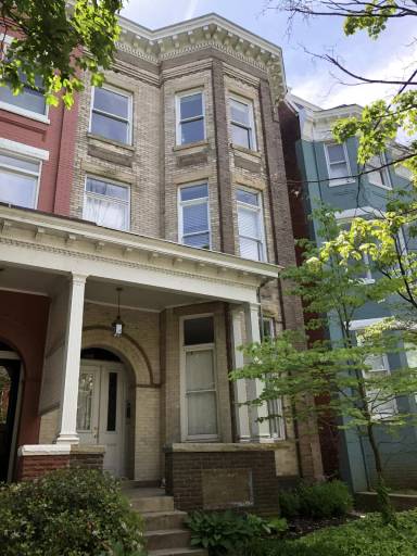 Main picture of 1615 W Grace St