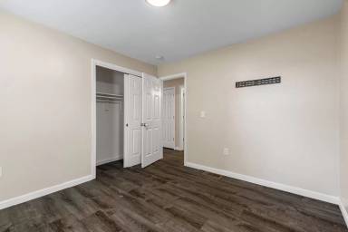 Main picture of 3 1/2 Baltimore St