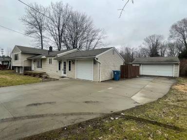 Main picture of 2043 Beach Dr