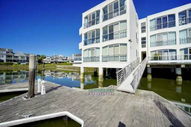 Main picture of 5105 Shelter Bay Ave