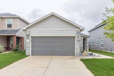 Main picture of 14851 Wild Hog Way
