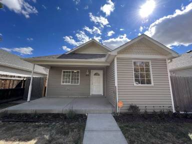 Main picture of 407 E 5th St
