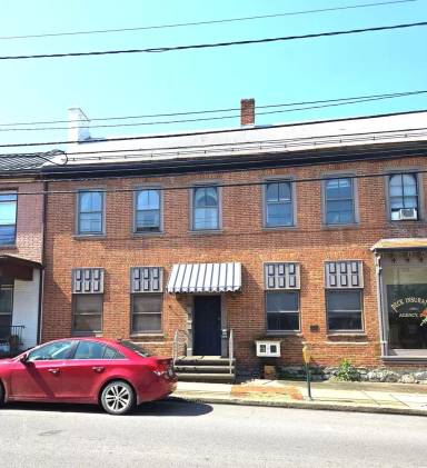 Main picture of 203 Lincoln Way E