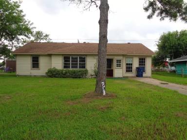 Main picture of 705 N Avenue F