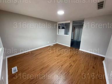 Main picture of 5814 E Harry St