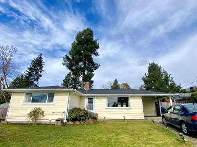 Main picture of 1110 NE Serpentine Pl