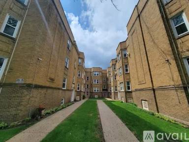 Main picture of 6422 N Richmond St