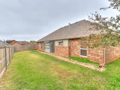 Main picture of 1001 N Barn Hill Way