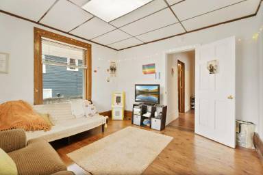Main picture of 517 S Aurora St