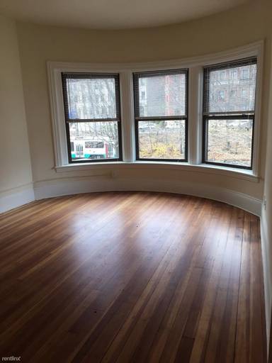 Main picture of 1463 Beacon St