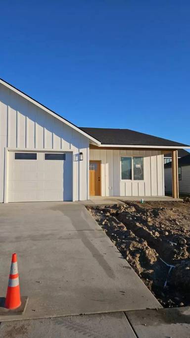 Main picture of 910 5th Ave NE