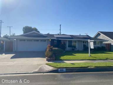 Main picture of 833 Ramona Ave