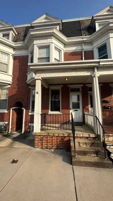Main picture of 832 Wayne Ave