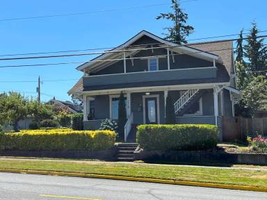 Main picture of 216 E Fulton St