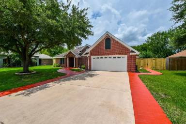 Main picture of 2419 Gladiola St