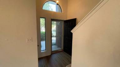 Main picture of 923 Simon Dr