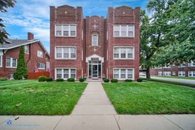 Main picture of 1747 Davis Ave