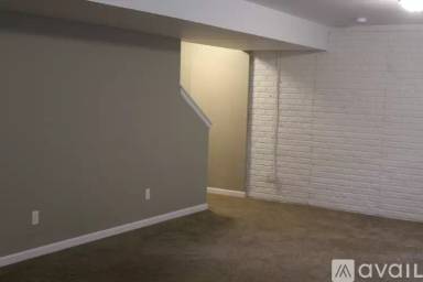 Main picture of 406 N Saginaw Rd
