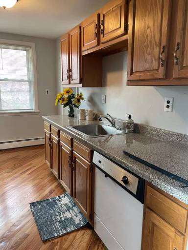 Main picture of 1100 W Newport Pike