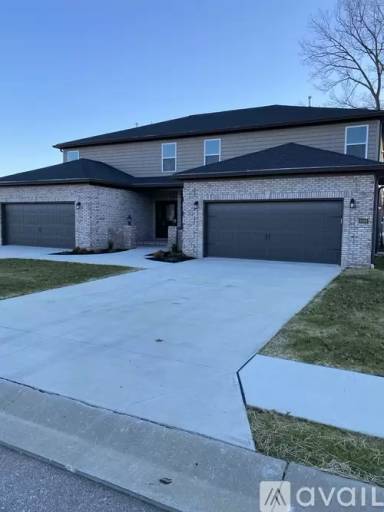 Main picture of 8669 Pebble Creek Dr