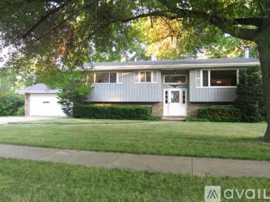 Main picture of 105 W Monterey Ave