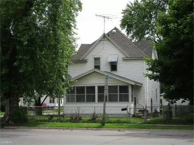 Main picture of 1824 E 4th St