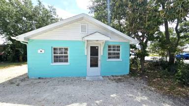 Main picture of 15 N Mango St