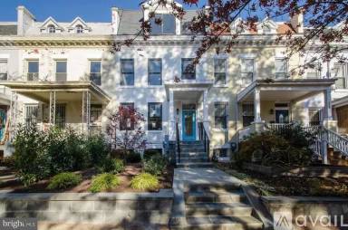 Main picture of 601 Lamont St NW