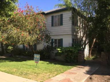 Main picture of 3206 Rowena Ave