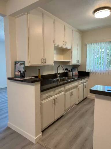 Main picture of 887 Center St