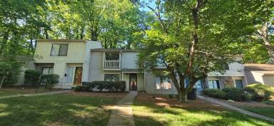 Main picture of 325 Lamplighter Cir