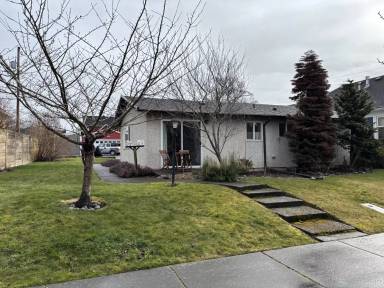 Main picture of 2406 Jaeger St