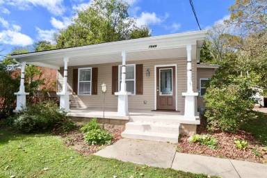 Main picture of 7949 Camp Rd