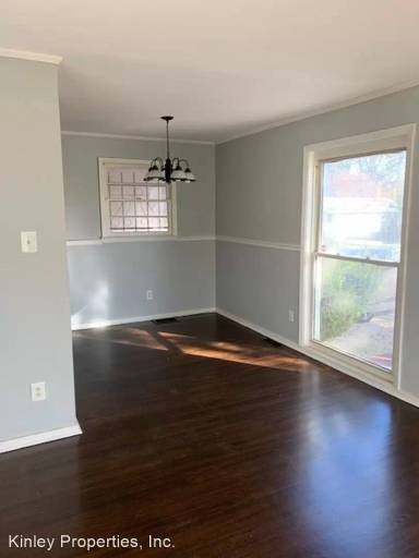 Main picture of 1917 Haines St