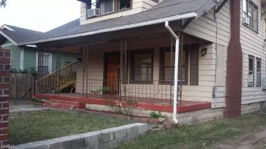 Main picture of 105 N Xanthus Ave