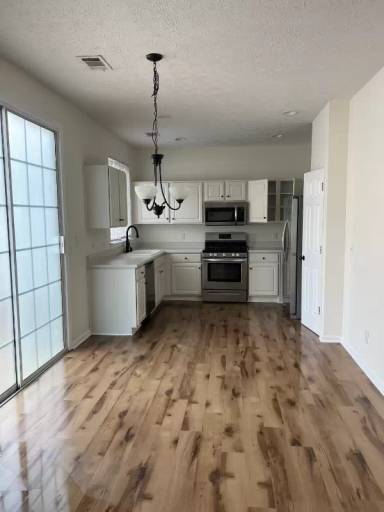 Main picture of 722 Windcroft Cir NW