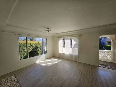 Main picture of 1212 W Micheltorena St