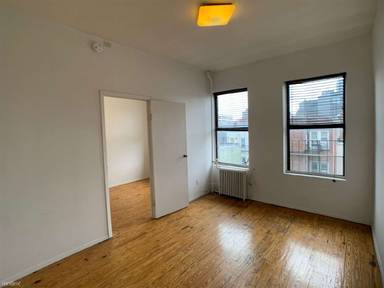 Main picture of 250 N 6th St