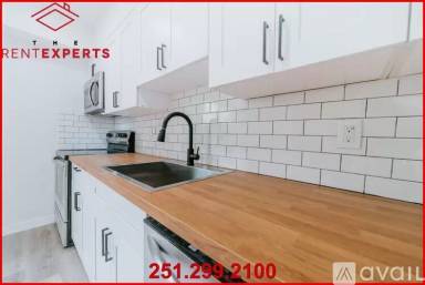 Main picture of 2604 Dauphin St