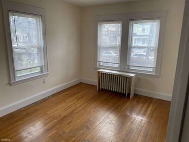 Main picture of 700 Metropolitan Ave