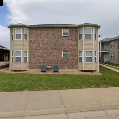 Main picture of 727 W 5th St