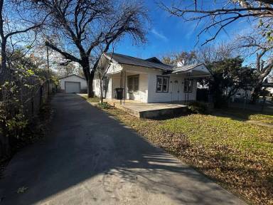Main picture of 910 Peach St