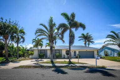 Main picture of 2429 Aqui Esta Dr