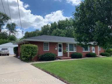 Main picture of 4830 Seneca Ave
