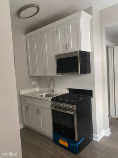 Main picture of 7000 S South Shore Dr & 2373 E 70th St Apartments