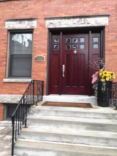 Main picture of 921 W 31st Pl