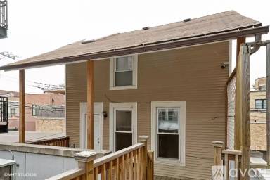 Main picture of 2034 N Halsted St